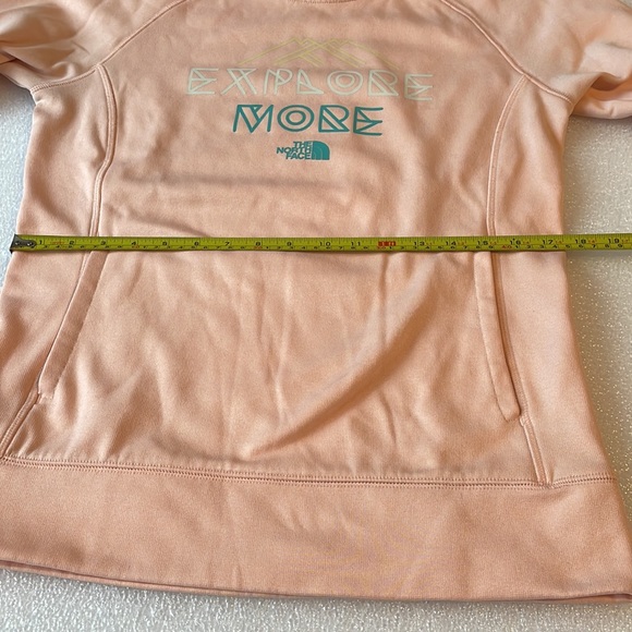 North Face light weight peach colour top logo on front & kangaroo pouch Sz M - Picture 9 of 9